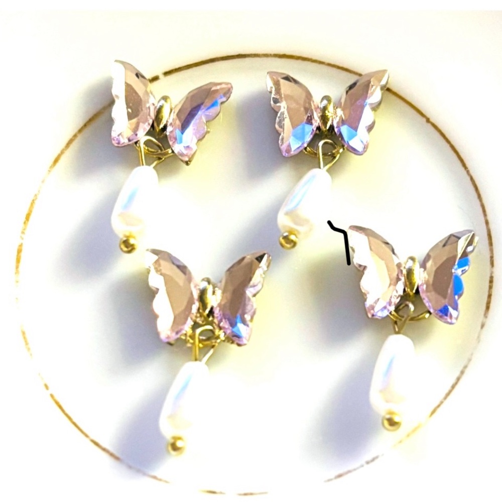 4pieces Light purple butterfly dangle nail charm  acrylic and faux